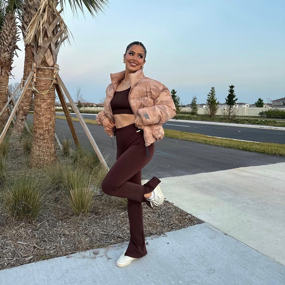 Fabletics Lush 2-Piece Outfit - Picture 4 of 4